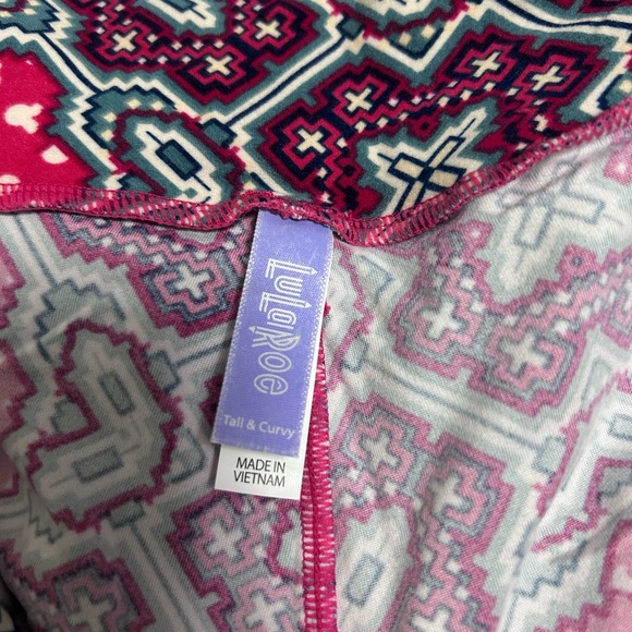 LuLaRoe Disney Minnie Geometric Leggings - Picture 2 of 2